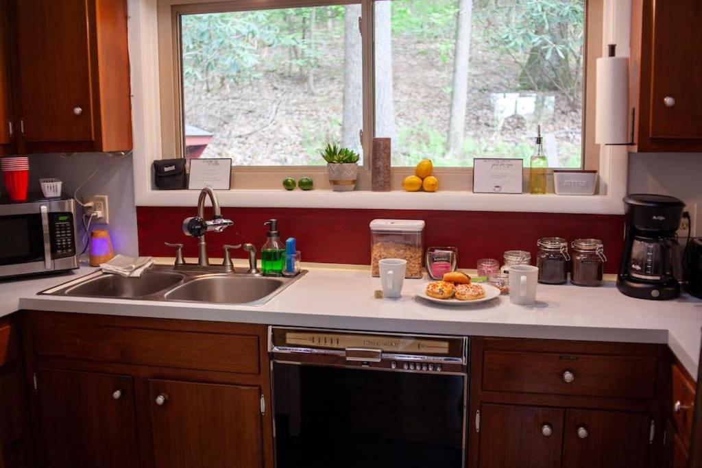 Modern Cabin With Hot Tub Grill Lake Beach Wineries Hiking Fishing And Hershey Park Family And Pet Friendly Superhosts On Ab&B Mount Gretna Extérieur photo