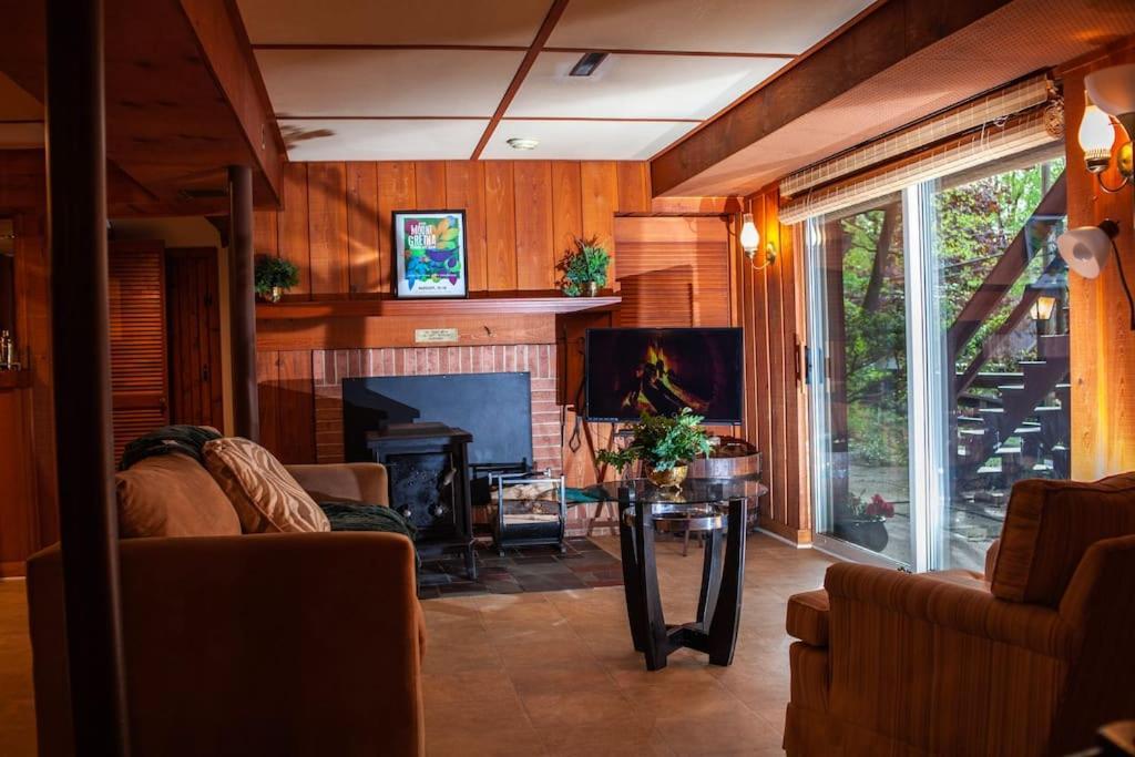 Modern Cabin With Hot Tub Grill Lake Beach Wineries Hiking Fishing And Hershey Park Family And Pet Friendly Superhosts On Ab&B Mount Gretna Extérieur photo