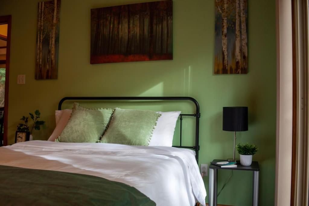 Modern Cabin With Hot Tub Grill Lake Beach Wineries Hiking Fishing And Hershey Park Family And Pet Friendly Superhosts On Ab&B Mount Gretna Extérieur photo