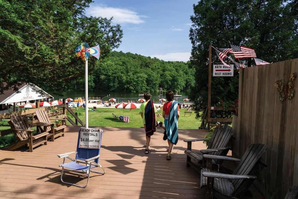 Modern Cabin With Hot Tub Grill Lake Beach Wineries Hiking Fishing And Hershey Park Family And Pet Friendly Superhosts On Ab&B Mount Gretna Extérieur photo