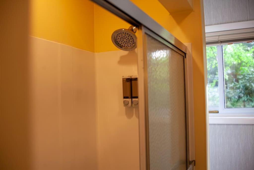 Modern Cabin With Hot Tub Grill Lake Beach Wineries Hiking Fishing And Hershey Park Family And Pet Friendly Superhosts On Ab&B Mount Gretna Extérieur photo